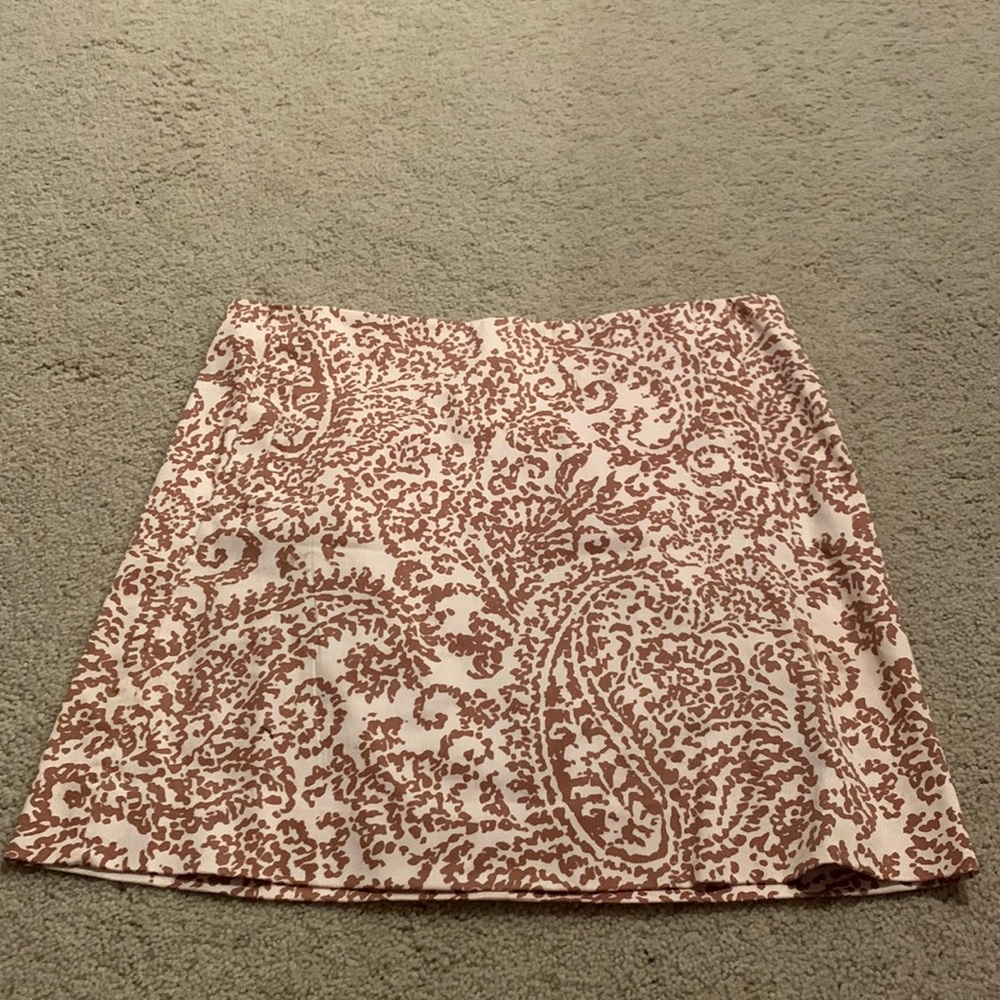 J Crew mini skirt in feminine print and pattern! Size 4 and never worn!